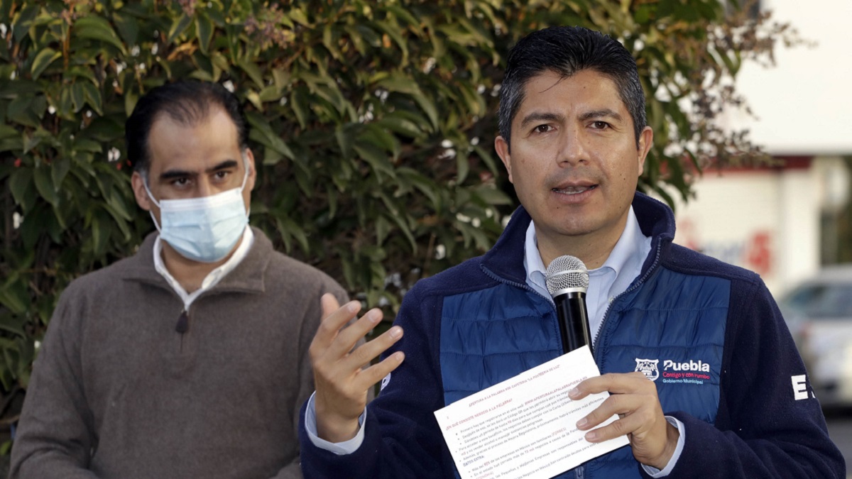 Eduardo Rivera en el evento Apertura a la Palabra en la colonia Arboledas de Guadalupe.
