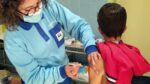 Los niños deben ser vacunados contra Covid-19, ya que también enferman y pueden presentar complicaciones.