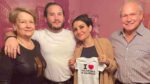 Nay Salvatori con su pareja, David Serna y los papás de él.
