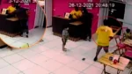 Sorprenden con sillazos a ladrón de helados