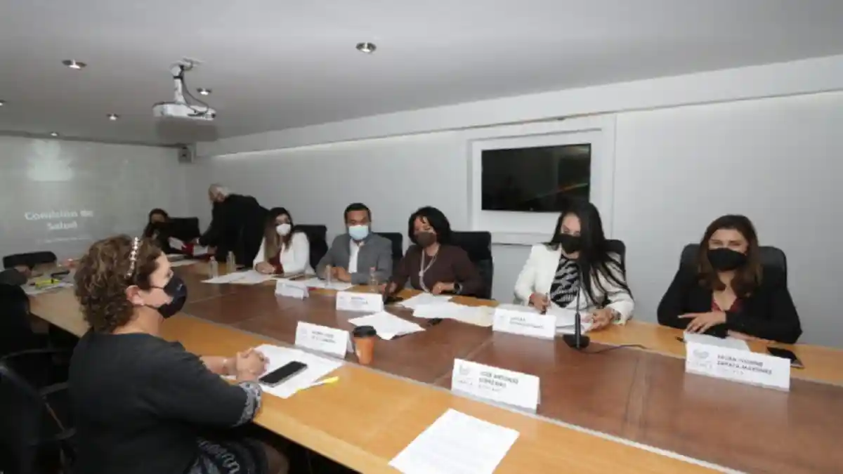 Aprueban el exhorto para que exista apoyo psicológico a personal médico que atienda a personas con covid-19.