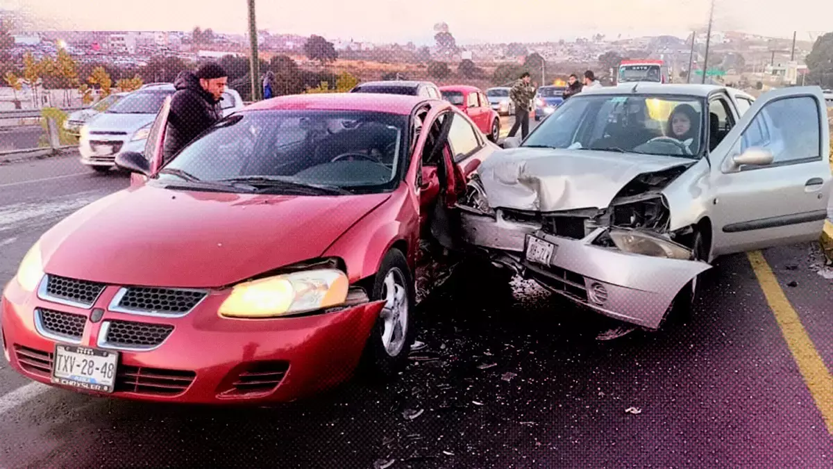 Choque de autos en el Periférico.