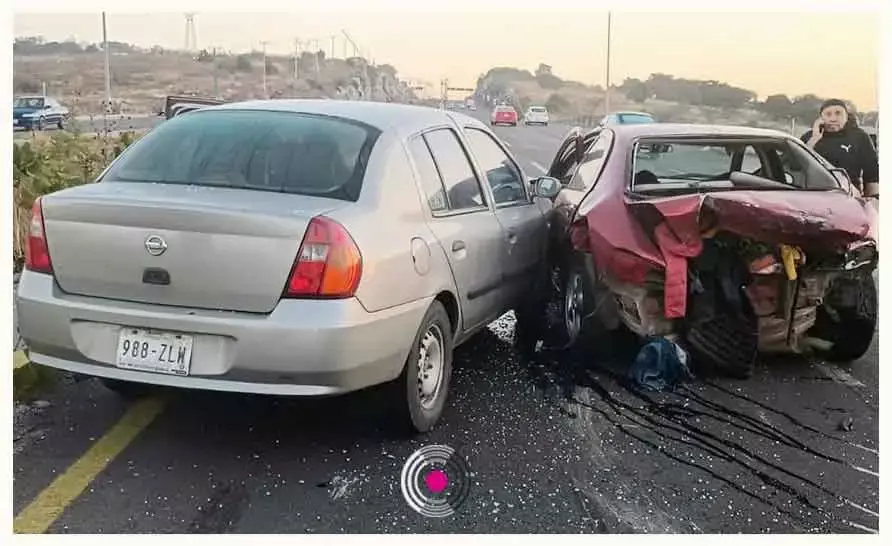 Choque de autos en el Periférico.