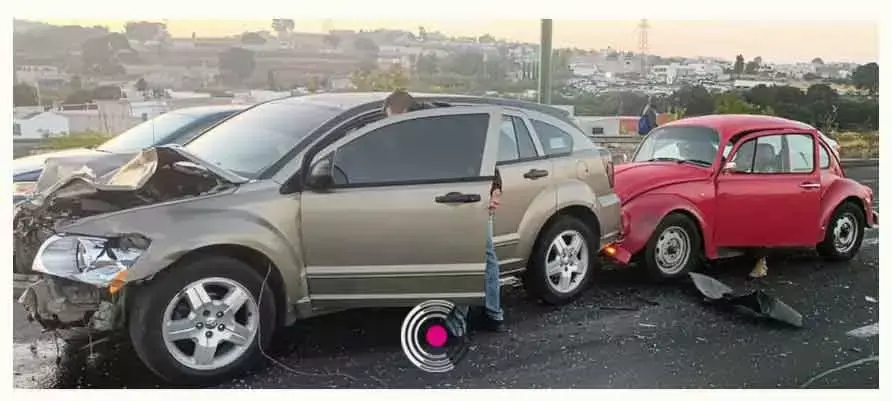 Choque de autos en el Periférico.