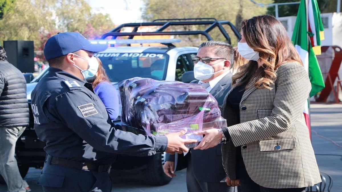 Entregan reconocimientos a policías de Huejotzingo.