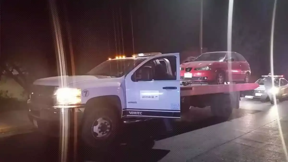Cinco automovilistas son detenidos en el alcoholímetro en San Martín Texmelucan.