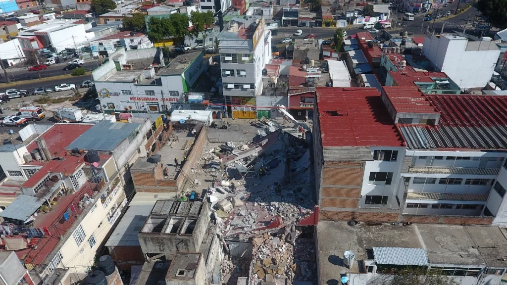 Restos del edificio colapsado en San Matías.