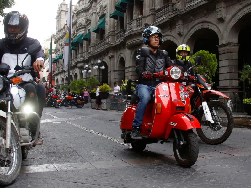 Motociclistas en el Centro de Puebla.