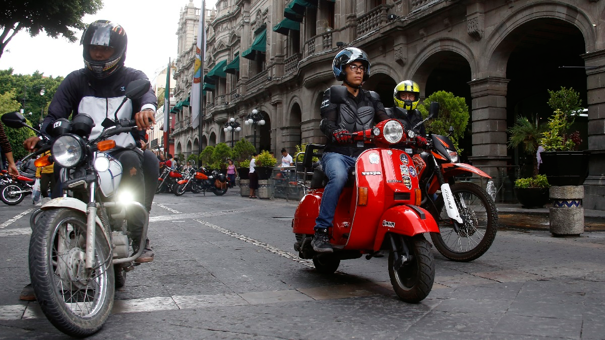Motociclistas en el Centro de Puebla.
