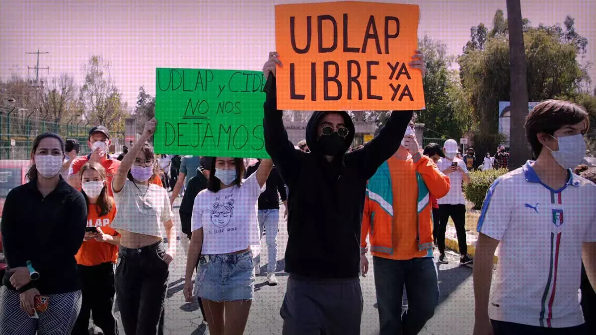 Cierran recta a Cholula y apedrean vehículo