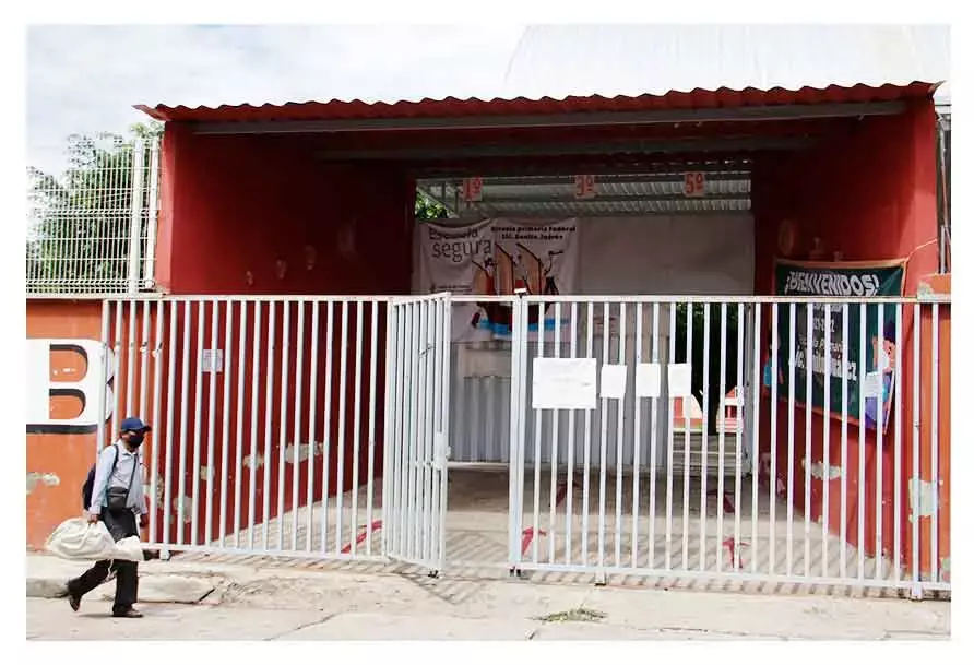 Hasta finales del 2021, varias escuelas de Puebla permanecían cerradas con los estudiantes en clases a distancia por la pandemia
