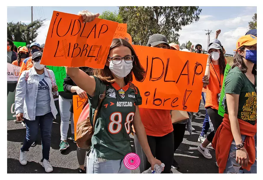 Marcha de estudiantes de la UDLAP.