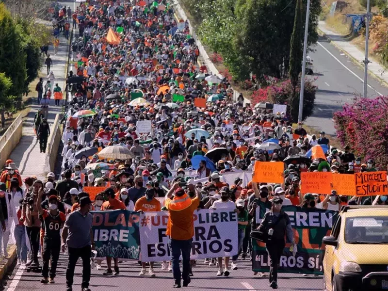 alumnos Udlap zócalo Puebla