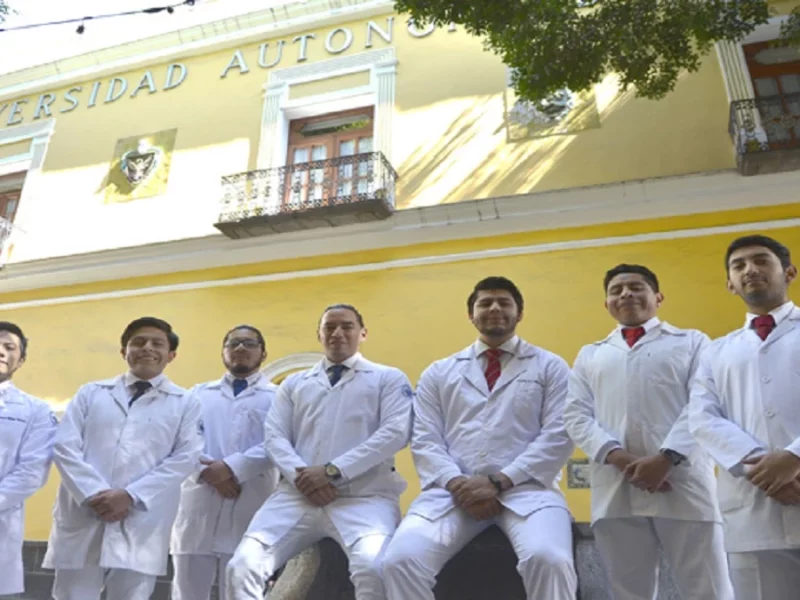 Estudiantes medicina BUAP