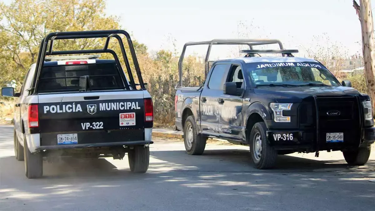 Policías golpeados