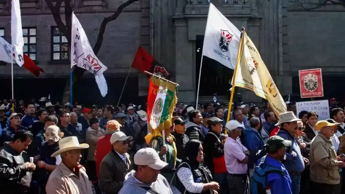 Exempleados de Luz y Fuerza del Centro.