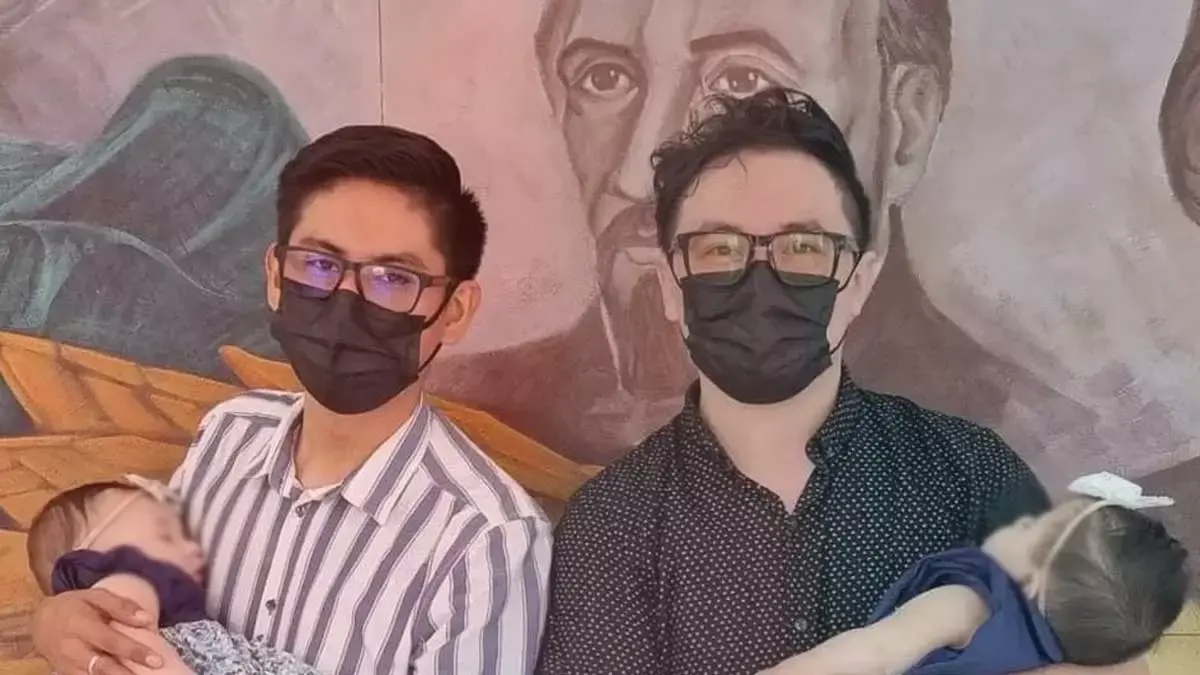 Pareja gay registra a dos bebés.