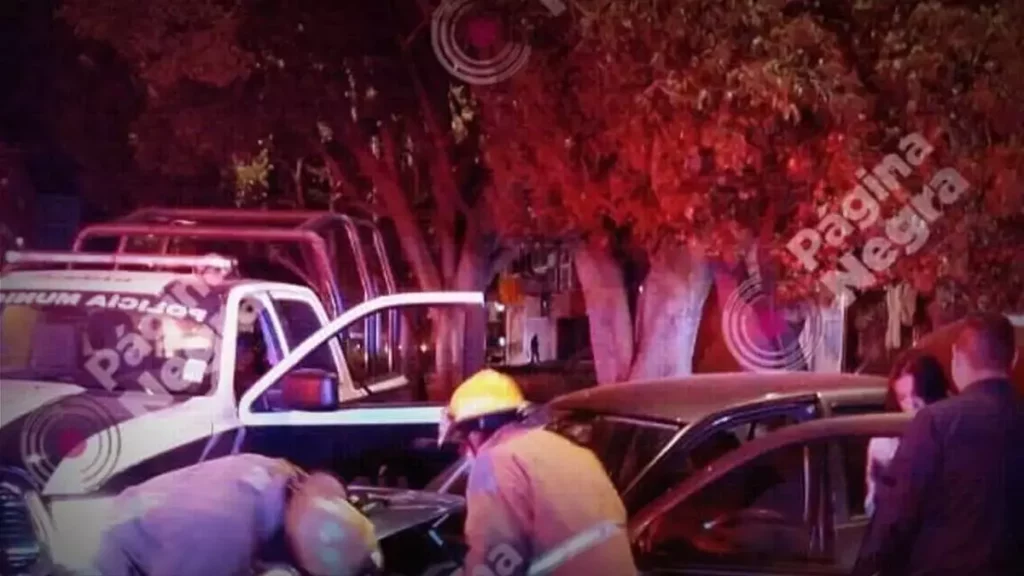 Automóvil impacta a patrulla en la colonia Anzures.