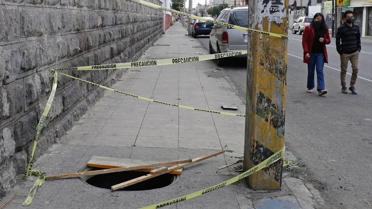 Registro sin tapa en Puebla.