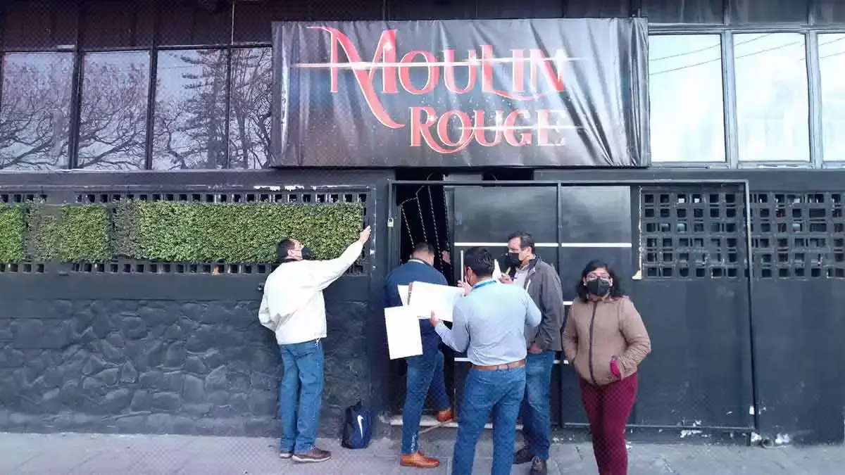 Clausuran bar Mouline Rouge.