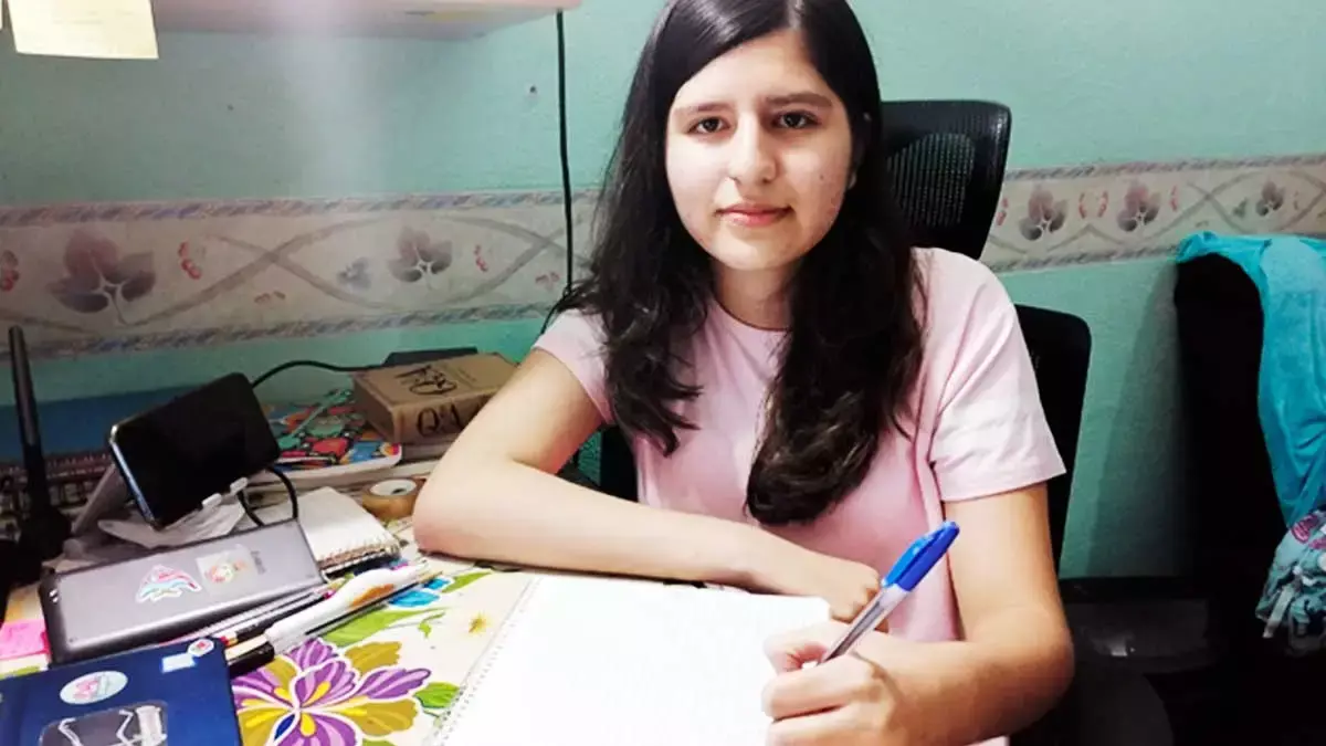 Mariana Rosas, obtuvo tercer lugar a nivel nacional en Matemáticas.