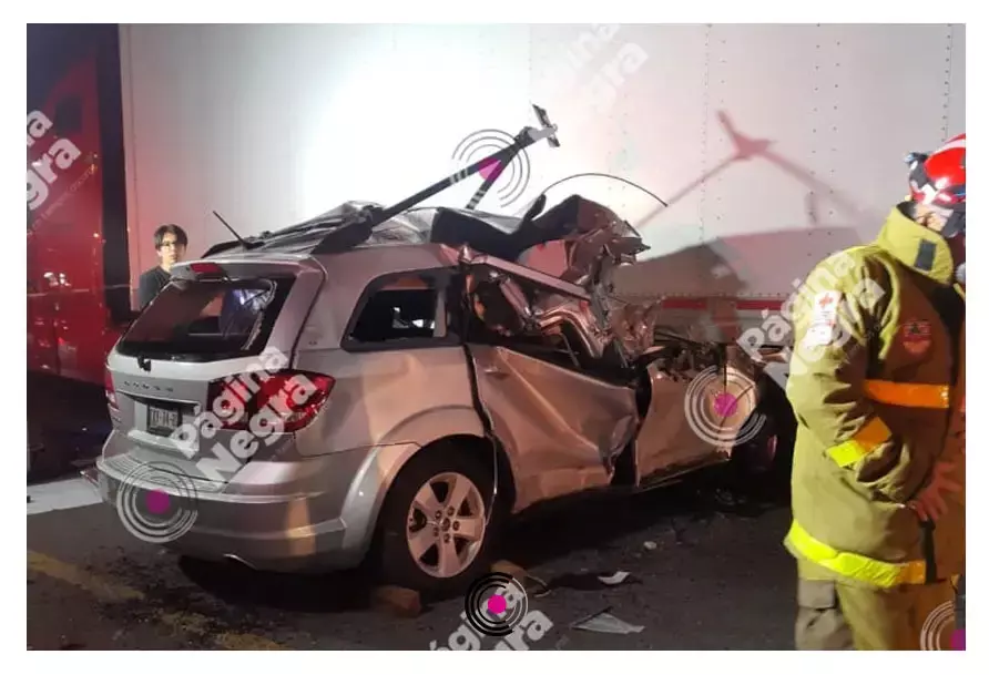El conductor de la camioneta de la marca Dodge tenía 18 años de edad.