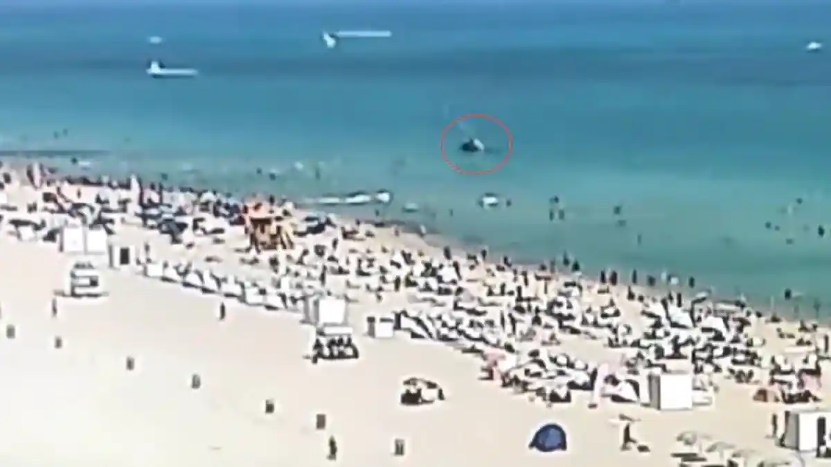 Un helicóptero se estrella en una playa de Miami.