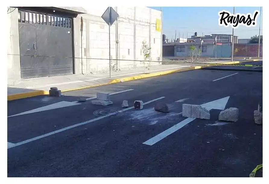 Vecinos cierran la calle Colorines