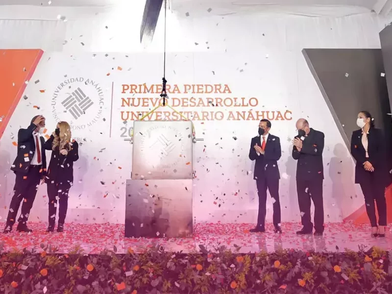 Primera piedra del edificio de la Universidad Anahuac