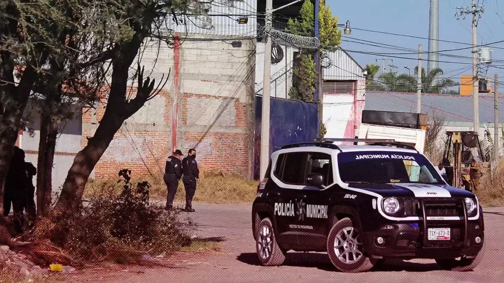 Hallan cadáver en la autopista México-Puebla.