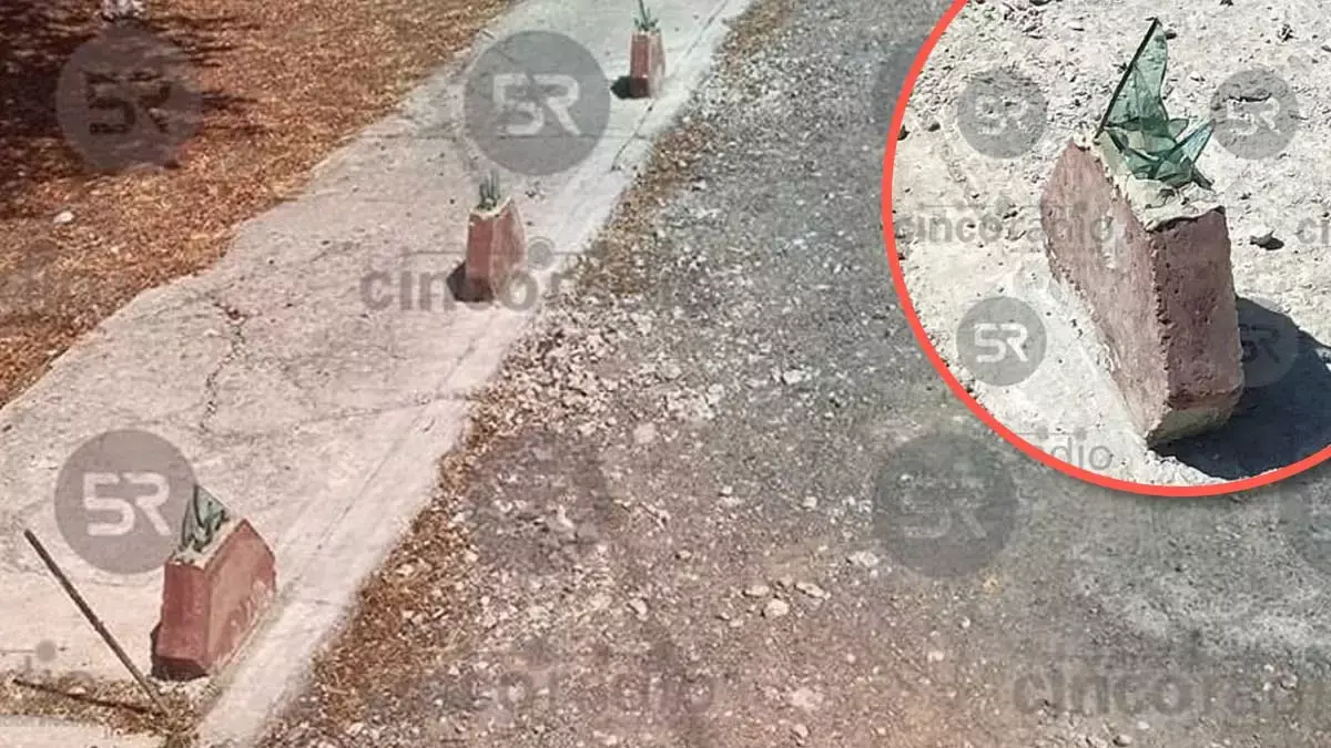 Adoquines con vidrios en calle de Puebla.
