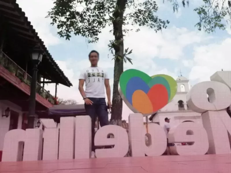 Profesor de la BUAP en Colombia.