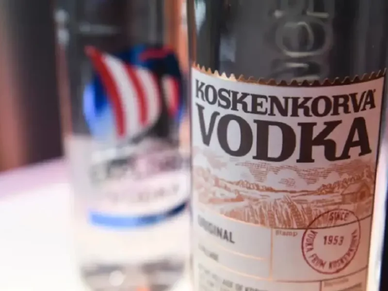 Retiran vodka ruso de tiendas de Canadá y EU
