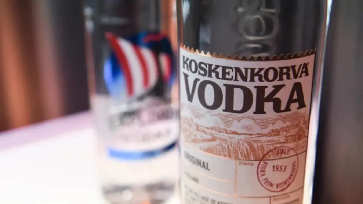 Retiran vodka ruso de tiendas de Canadá y EU