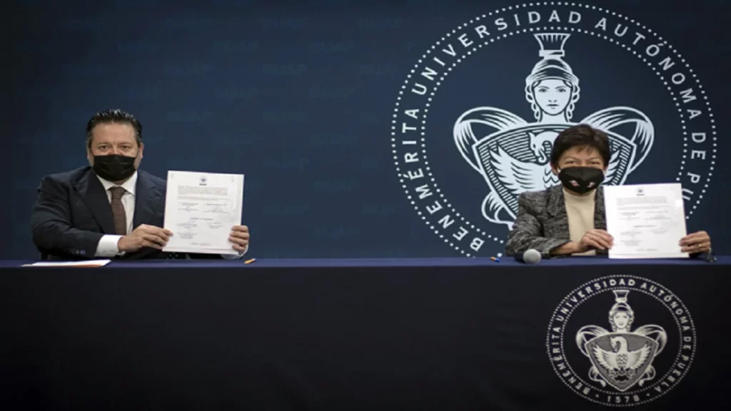 Firman convenio para una app en la BUAP.
