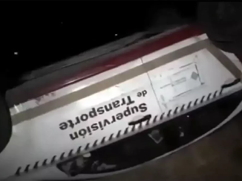 Vecinos de Libres queman vehículos en conflictos de transporte.