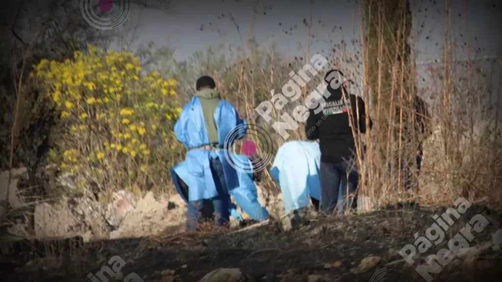 Abandonan los cadáveres con mensaje de amenaza de dos hombres en Puebla.