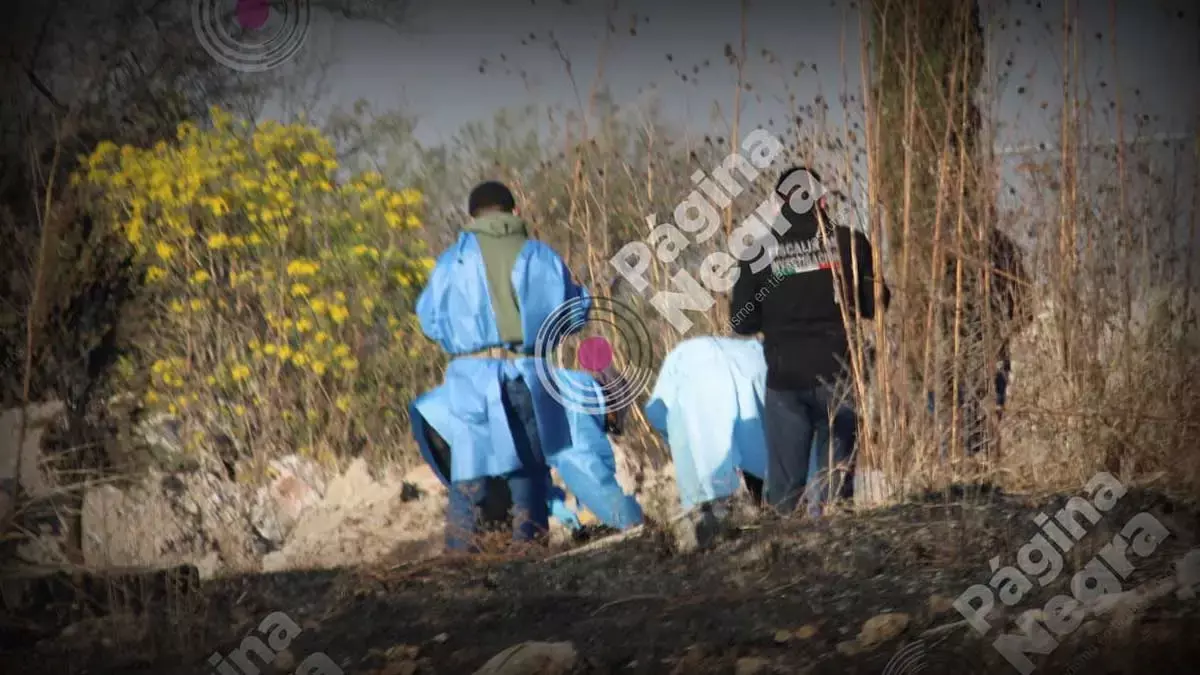 Abandonan los cadáveres con mensaje de amenaza de dos hombres en Puebla.