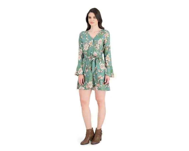 Vestido hecho de poliéster.