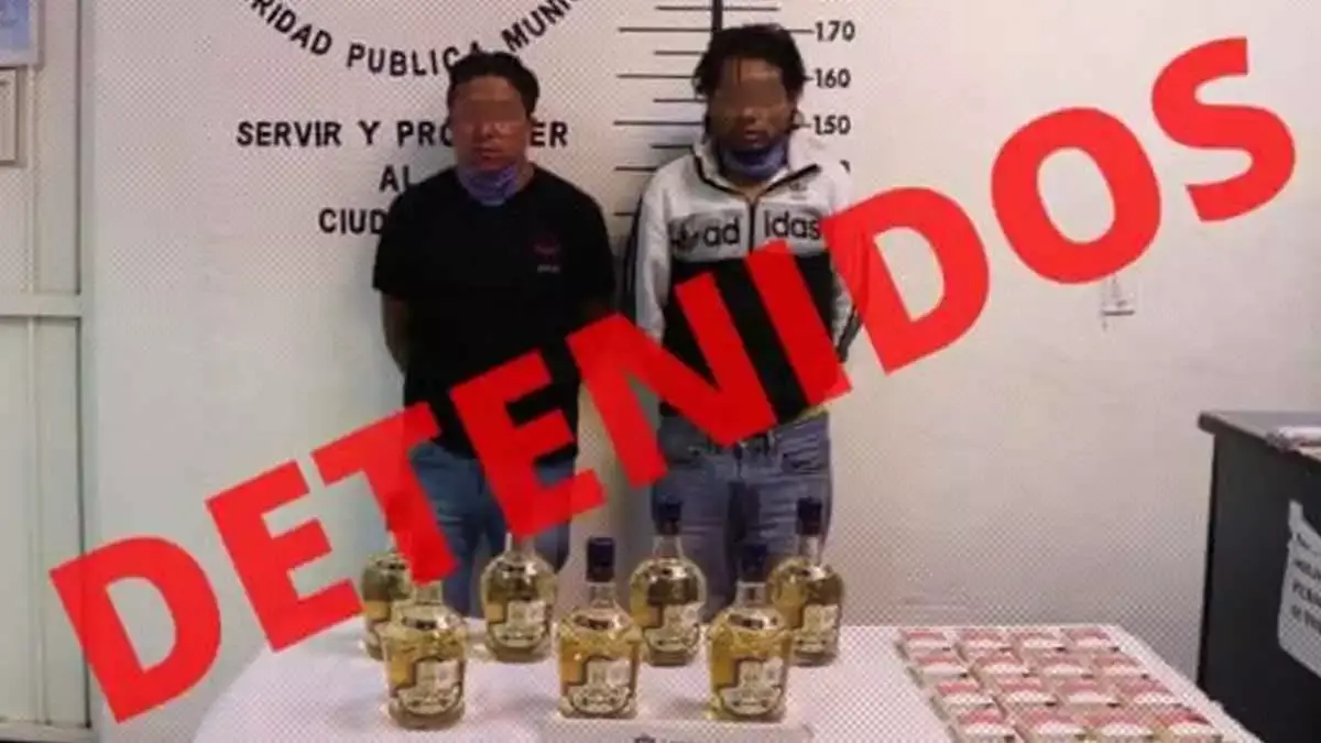 Detenidos por robar tienda Oxxo.