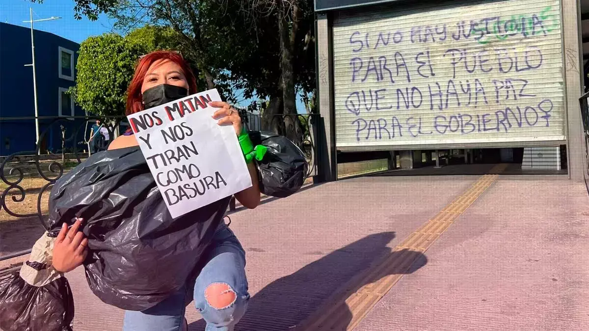 Más de mil feministas en el Centro de Puebla.