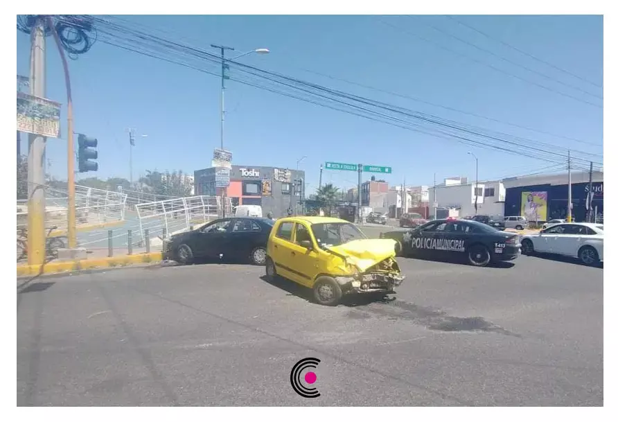 El choque ocurrió en la bajada del Periférico Ecológico.