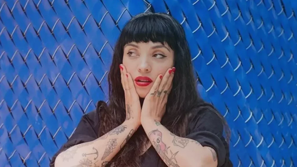 Mon Laferte confiesa que vendió cannabis cuando era estudiante.