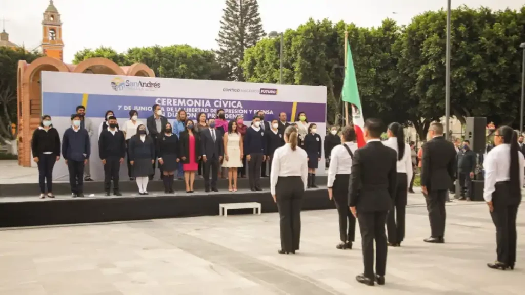 Llama Mundo Tlatehui a servidoras y servidores públicos a seguir trabajando por San Andrés Cholula