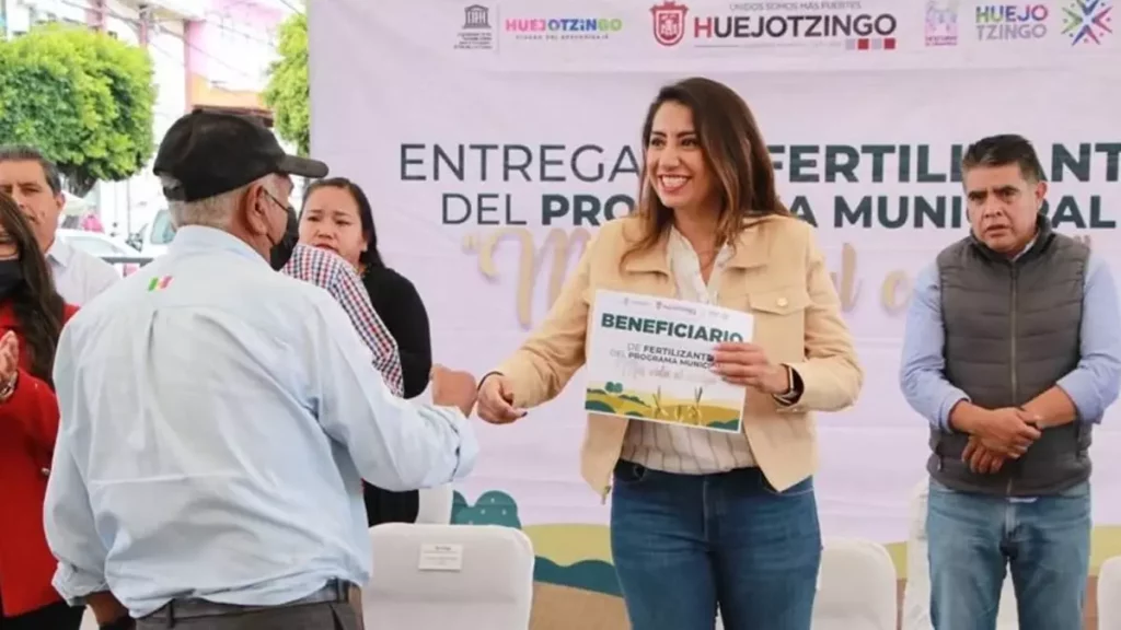 Entregan fertilizantes a productores de Huejotzingo.