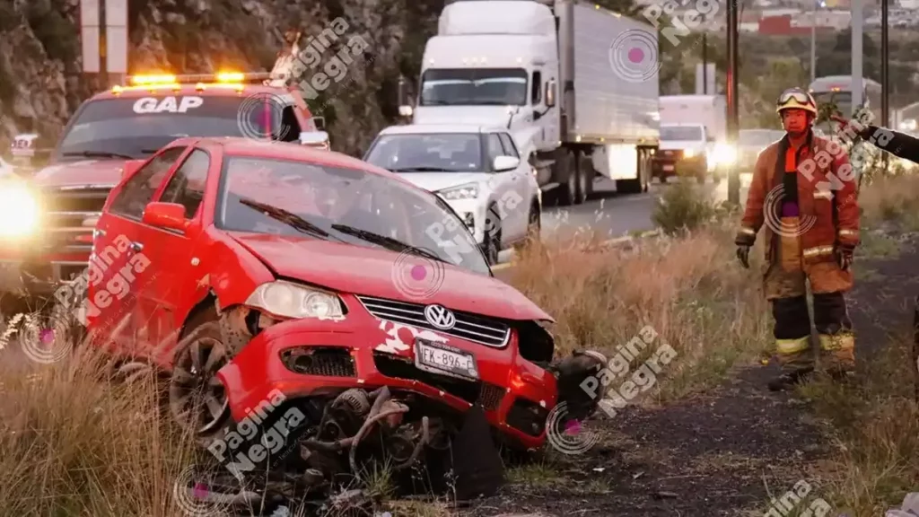 Choca con unidad de rescate que atendía un accidente en el Periférico
