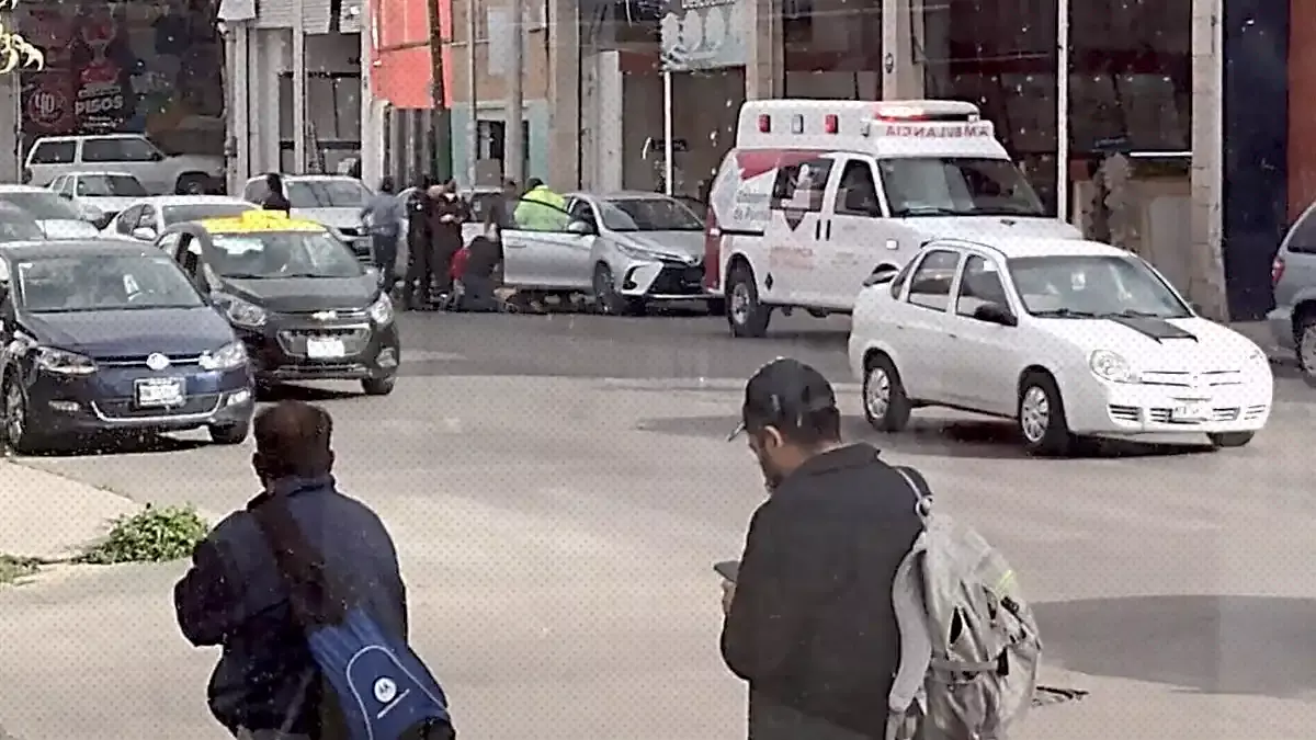 Anciano fallece frente a una tienda de azulejos en Puebla.