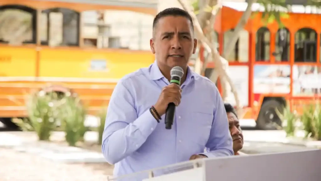 Inaugura Mundo Tlatehui ruta en tranvía de Barrios Antiguos Cholultecas