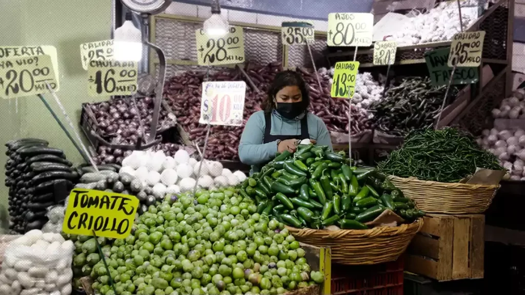 Comerciantes de mercados de Puebla reportan extorsiones.