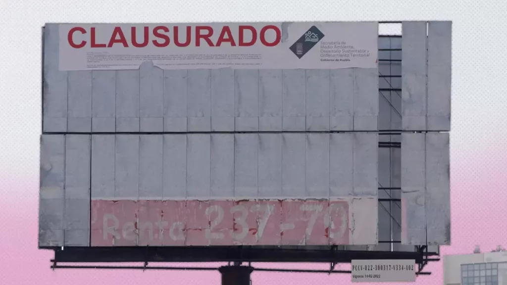 Ayuntamiento de Puebla ha retirado dos espectaculares irregulares.